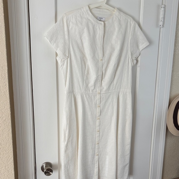 Untuckit Farrah Eyelet Button-Front White Dress - Picture 2 of 5